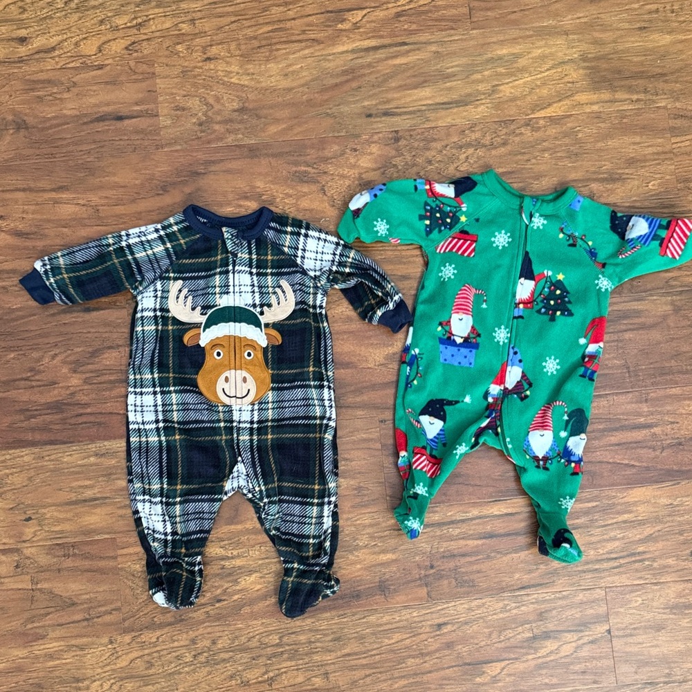 The Children's Place baby zipper sleeper Christmas Pajamas bundle 0-3